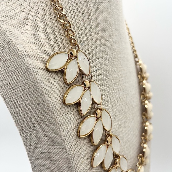 A Couture Laurel Wreath Designed Gold Tone Dual Frost/Cream Statement Necklace - Picture 7 of 7